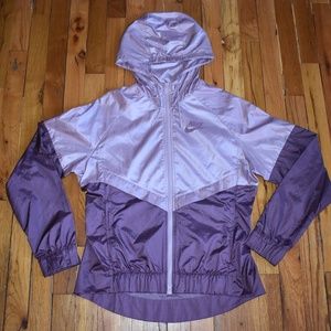 Nike Women's Sportswear Windrunner Sz S